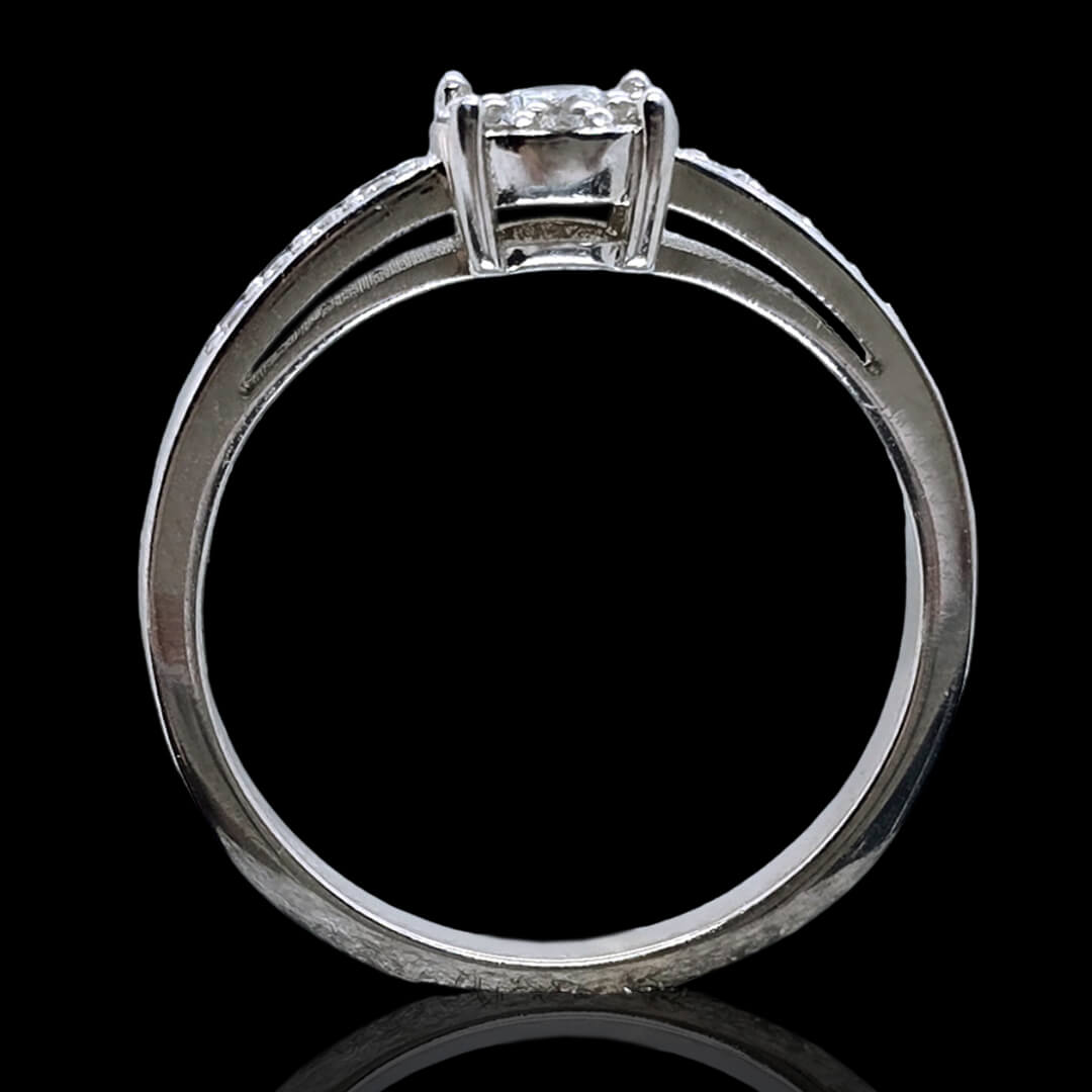 Balto aukso žiedas su briliantais