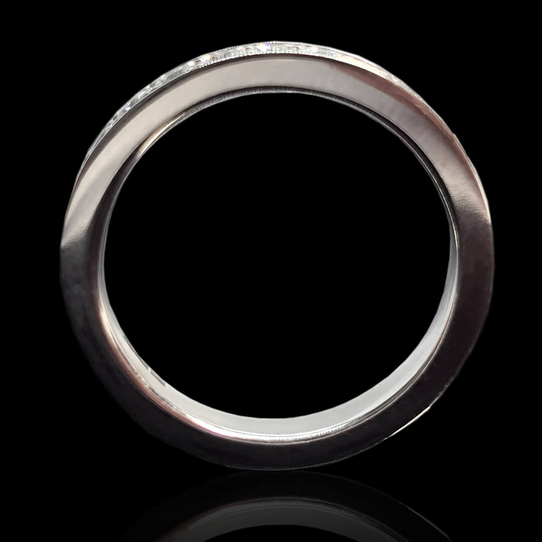 Balto aukso žiedas su briliantine eilute