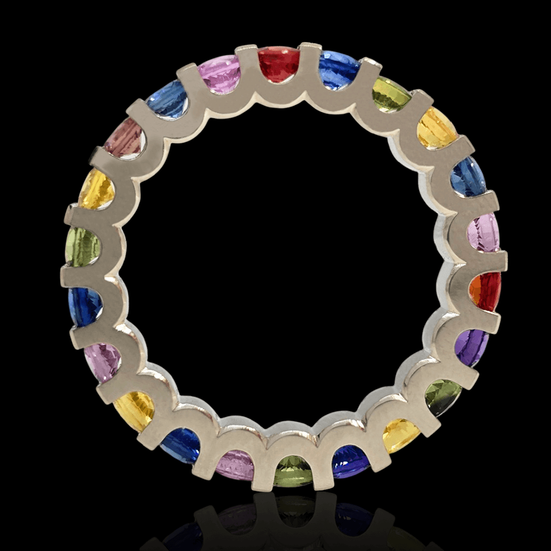 Balto aukso žiedas su spalvotais safyrais