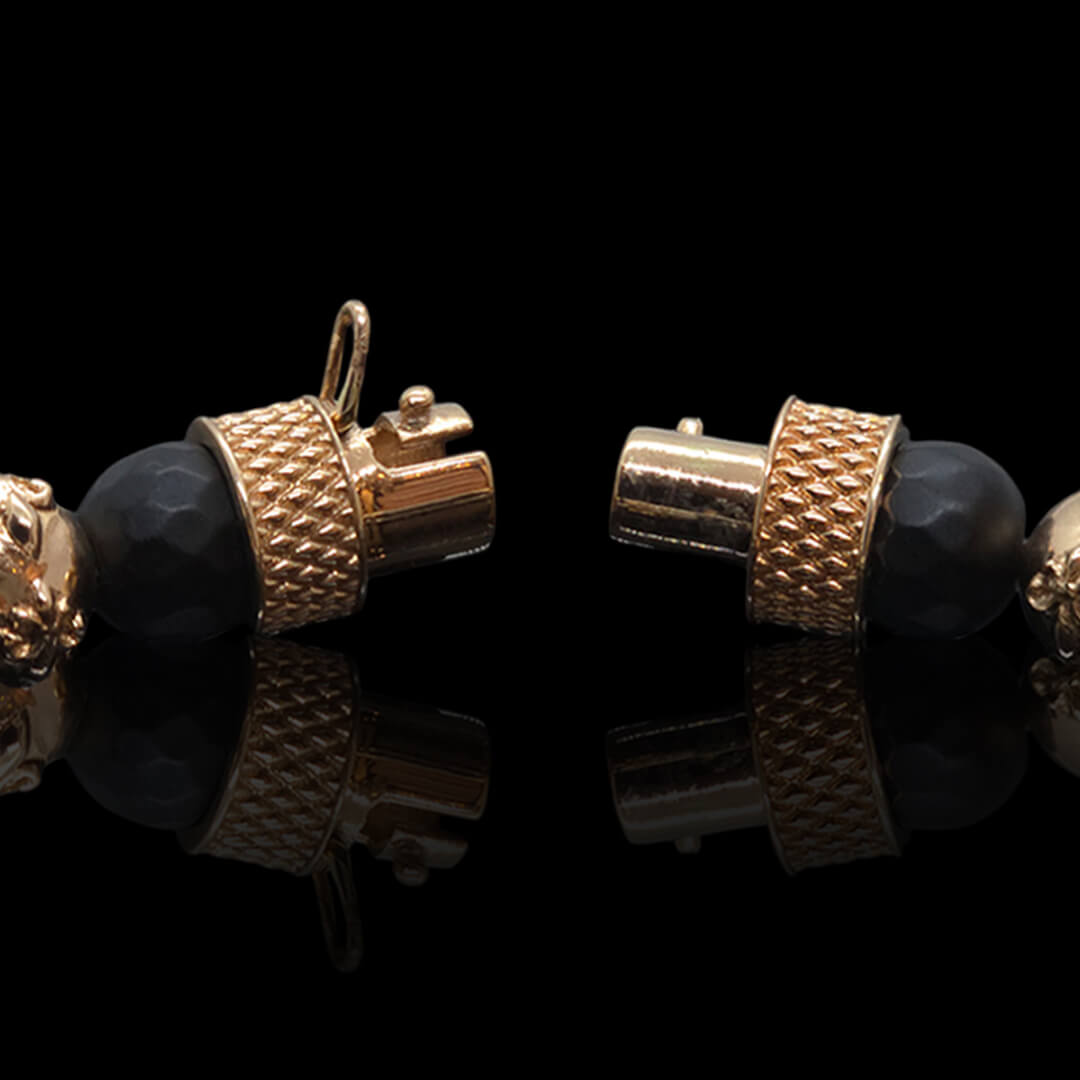 Raudono aukso apyrankė su oniksu