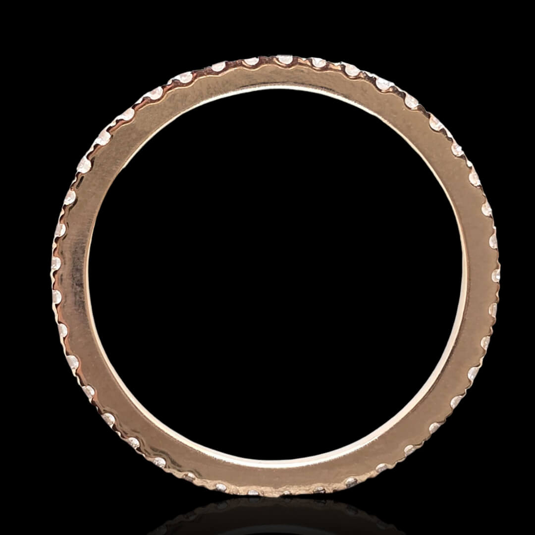 Raudono aukso žiedas su briliantais eilute