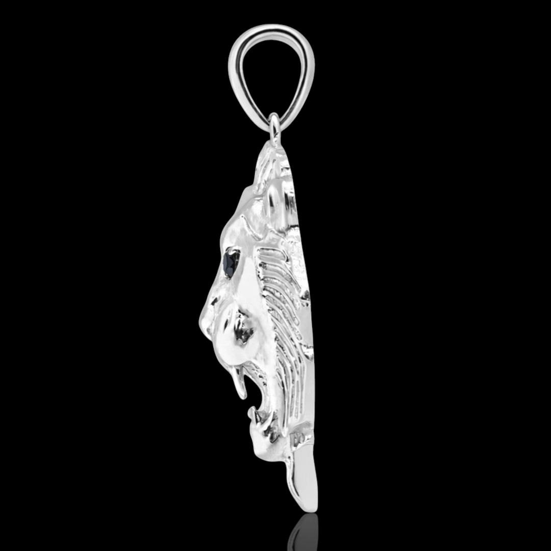 Balto aukso pakabukas liūtas