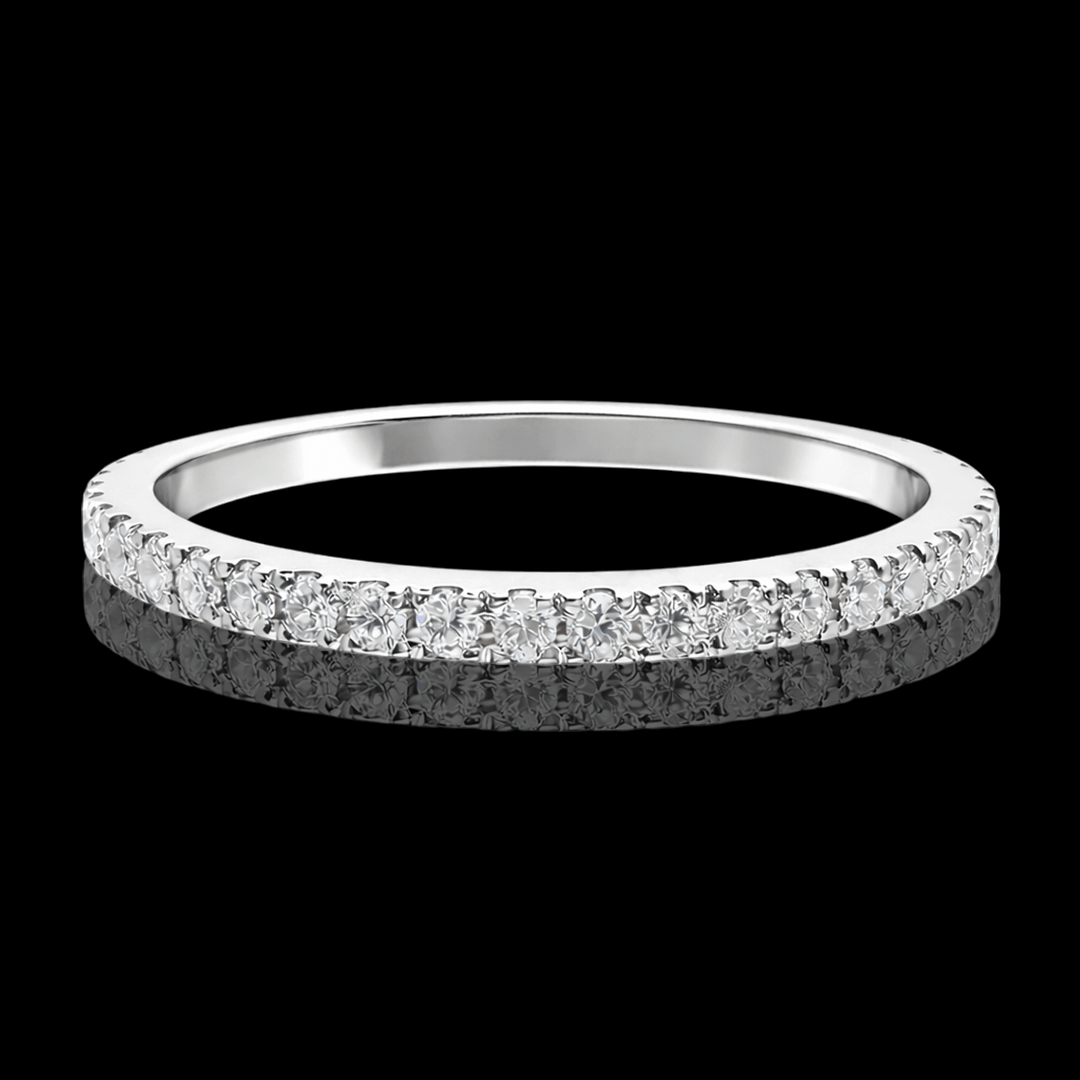 Balto aukso žiedas su briliantais eilute