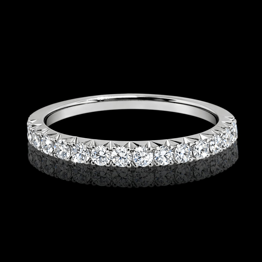 Balto aukso žiedas su deimantine eilute "Fishtail"