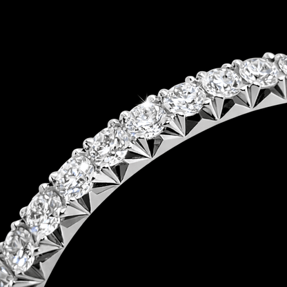 Balto aukso žiedas su deimantine eilute "Fishtail"