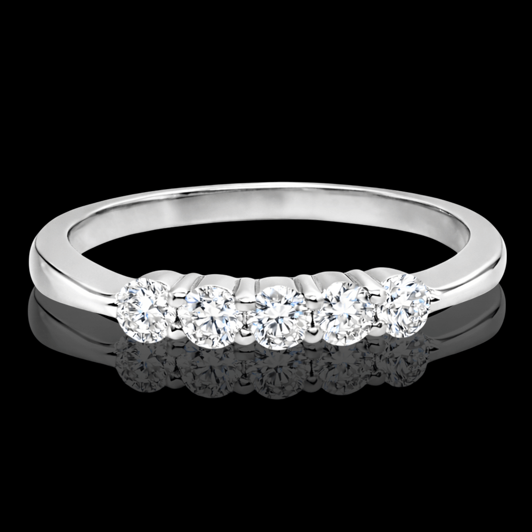 Balto aukso žiedas su 5 briliantais