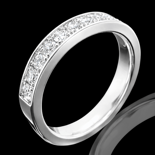 Balto aukso žiedas su briliantine eilute