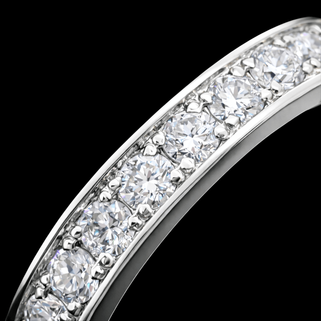 Balto aukso žiedas su briliantine eilute