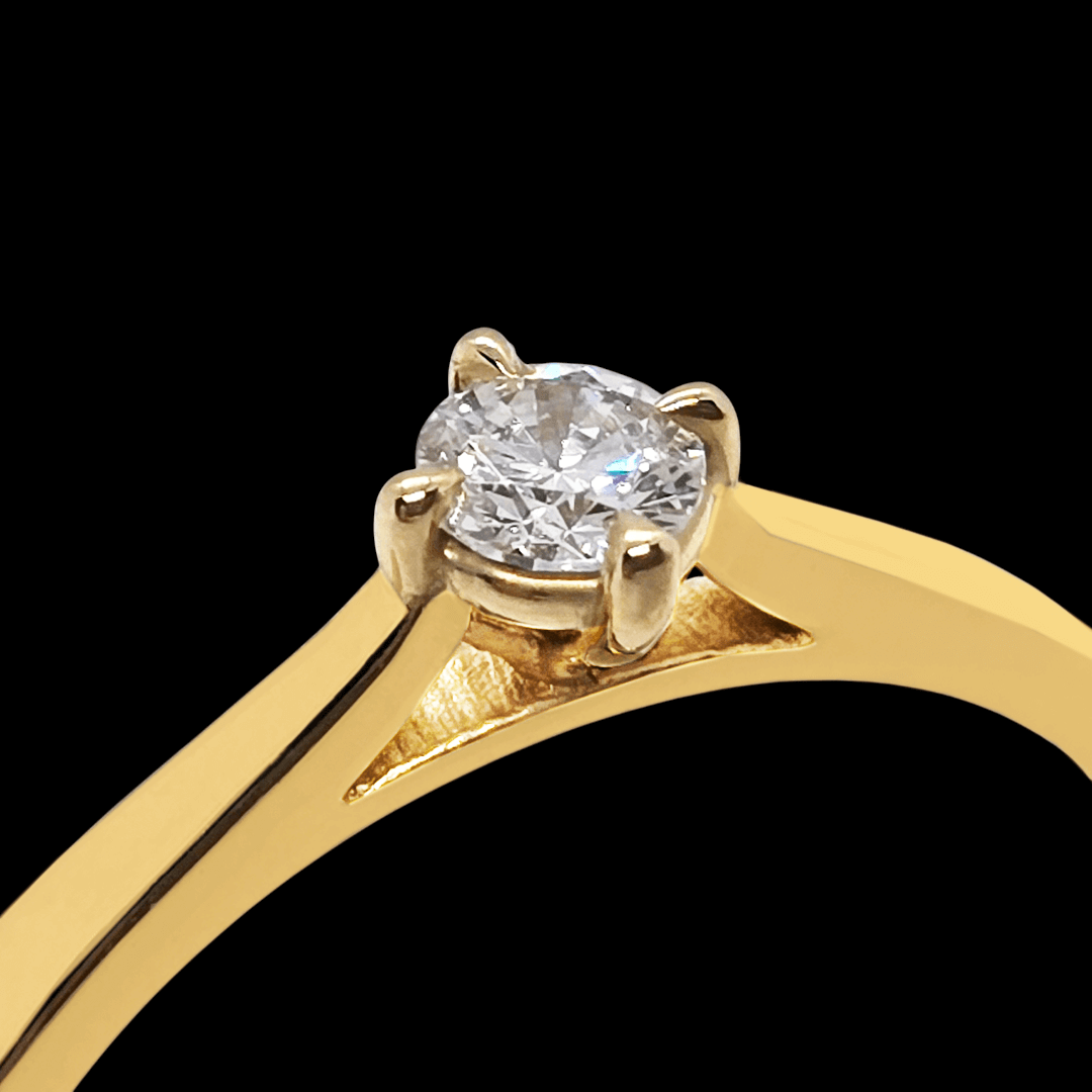 Geltono aukso sužadetuvių žiedas su deimantu