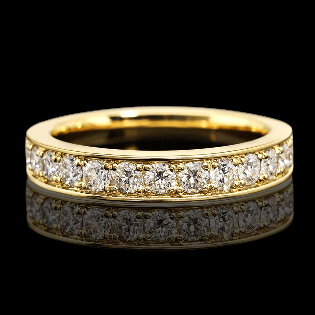 Geltono aukso žiedas su briliantine eilute