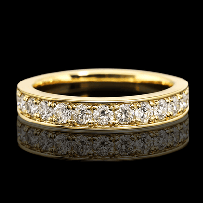 Geltono aukso žiedas su briliantine eilute