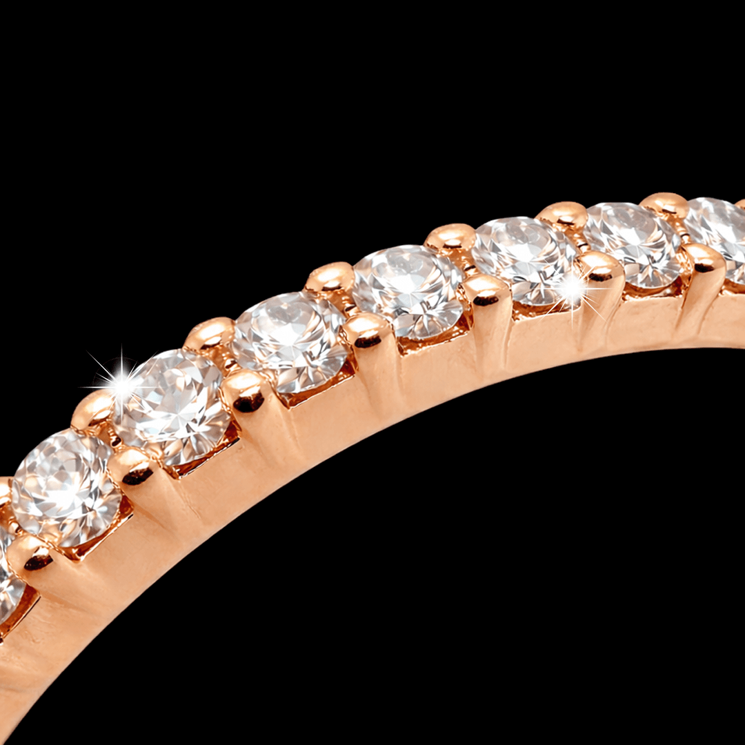 Raudono aukso žiedas su deimantais