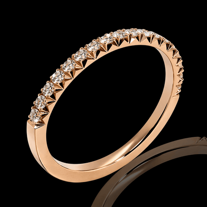 Raudono aukso žiedas su deimantine eilute "Fishtail"