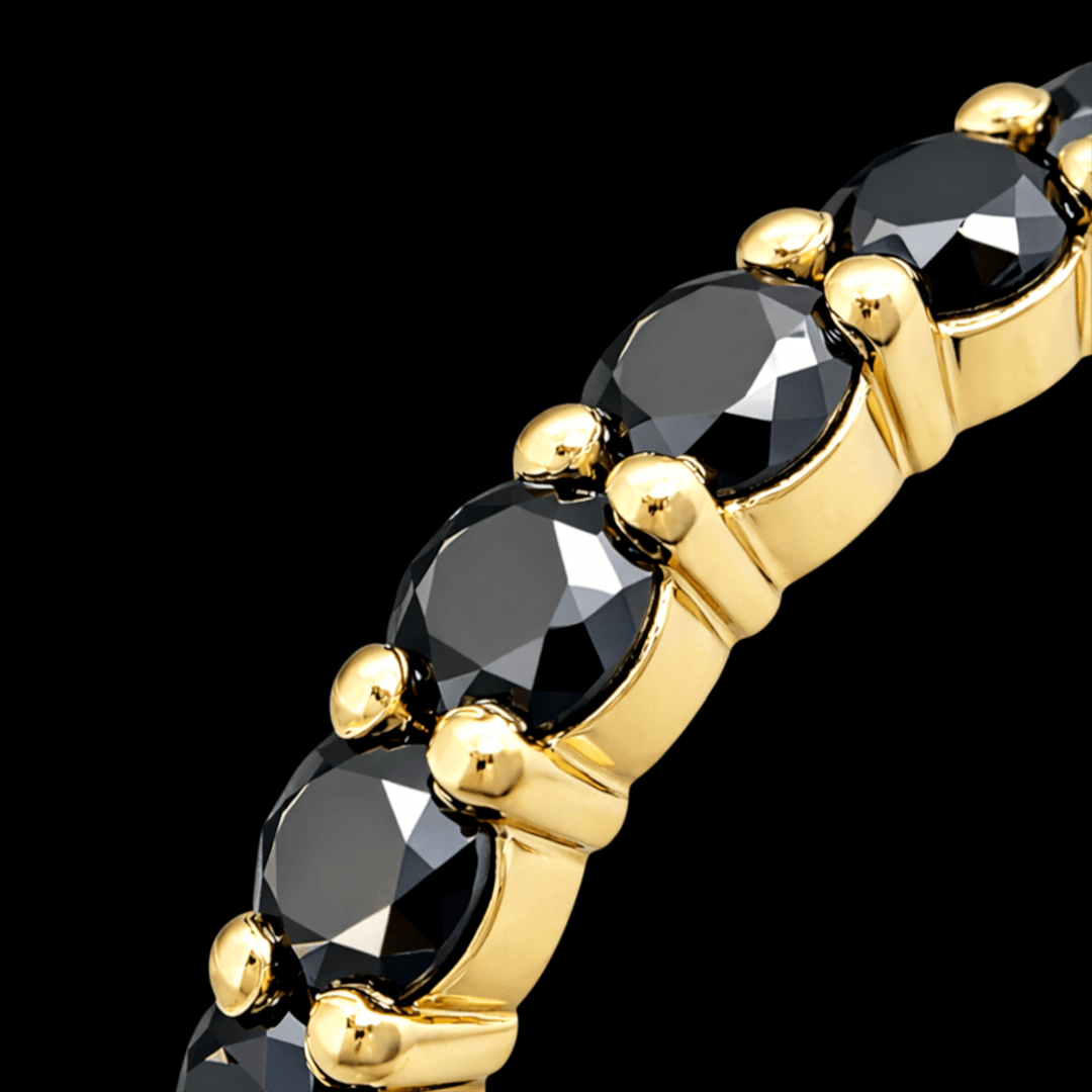 Geltono aukso žiedas su juodais briliantais