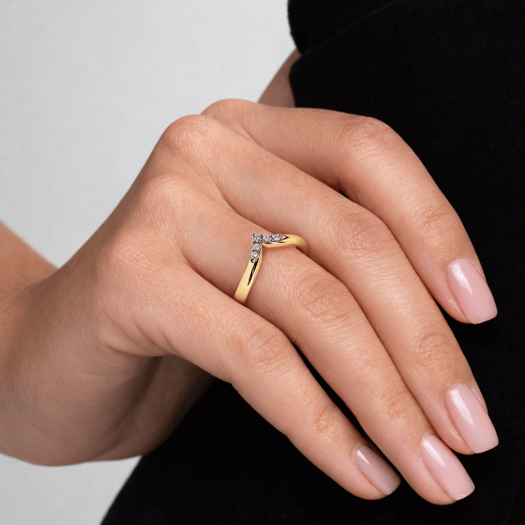 Geltono aukso žiedas su deimantais