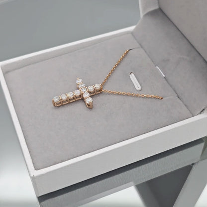 Raudono aukso kryžiukas su deimantais - 3mm