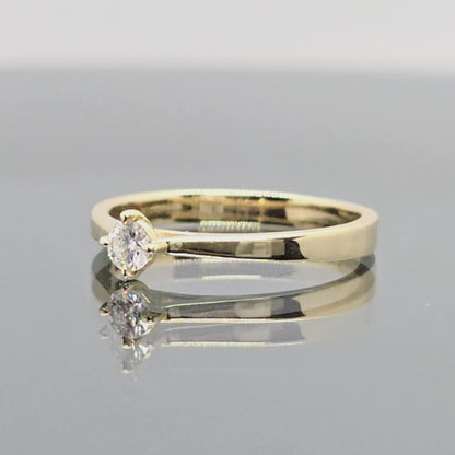 Geltono aukso sužadetuvių žiedas su deimantu