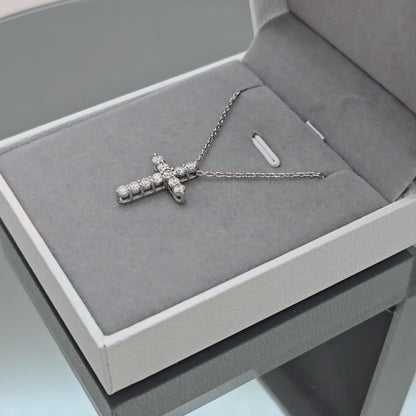 Balto aukso kryžiukas su deimantais - 2.6mm